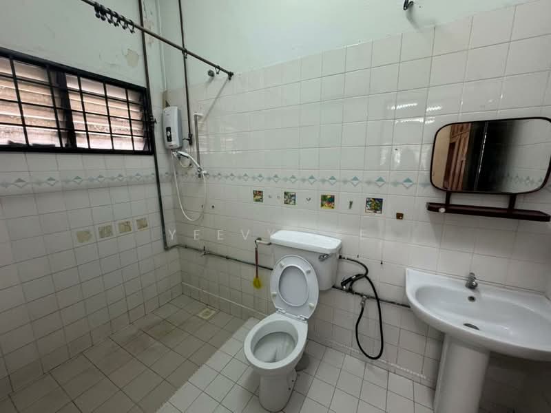 Rumah Banglo untuk Dijual di Seksyen 12 (Petaling Jaya) - Yeevy Lee - Bathroom - PropertyGuru.com.my