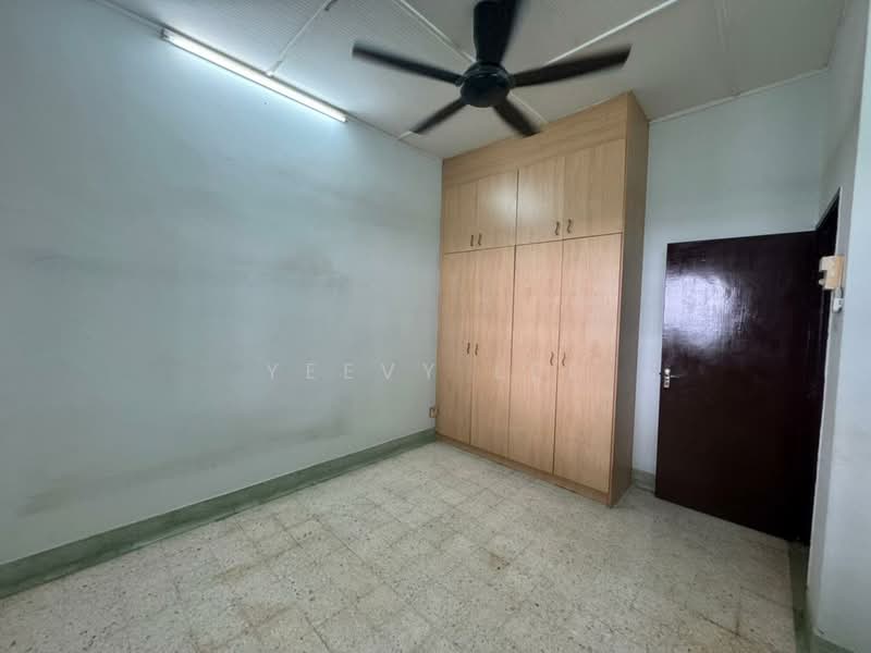 Rumah Banglo untuk Dijual di Seksyen 12 (Petaling Jaya) - Yeevy Lee - Bedroom - PropertyGuru.com.my