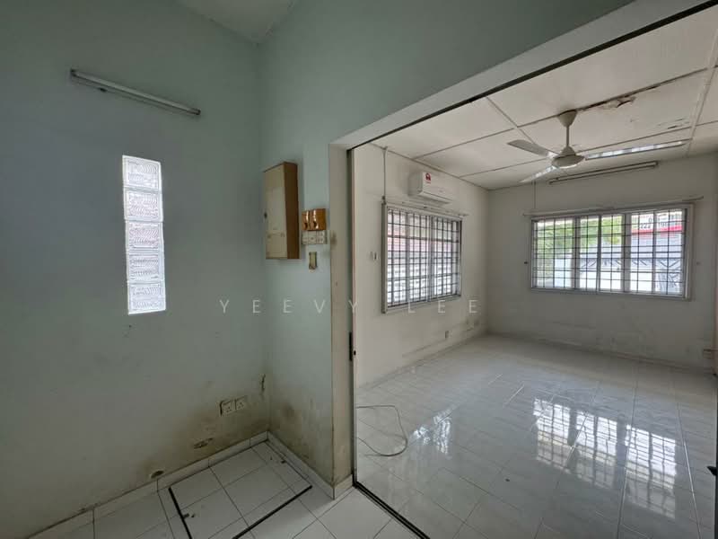 Rumah Banglo untuk Dijual di Seksyen 12 (Petaling Jaya) - Yeevy Lee - Living Room - PropertyGuru.com.my