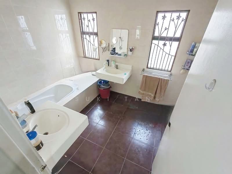 Rumah Berkembar untuk Dijual di Laman Residen Kipark Sri Utara (Batu Caves) - Suki Tan - Bathroom - PropertyGuru.com.my