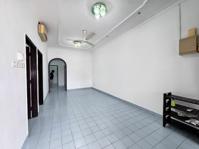 1-storey Terraced House for Sale in Taman Johor Jaya (Johor Bahru) - Jun Wang - Living Room - PropertyGuru.com.my