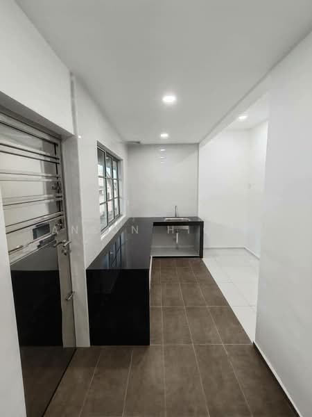 1-storey Terraced House for Sale in Taman Ungku Tun Aminah (Skudai) - Anson Hiong - Kitchen - PropertyGuru.com.my