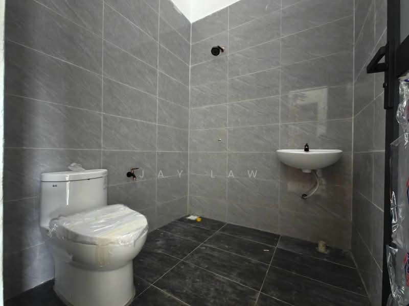 1-storey Terraced House for Sale in Kampung Sejijak (Kuching) - Jay Law - Bathroom - PropertyGuru.com.my
