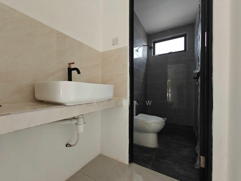 1-storey Terraced House for Sale in Kampung Sejijak (Kuching) - Jay Law - Bathroom - PropertyGuru.com.my