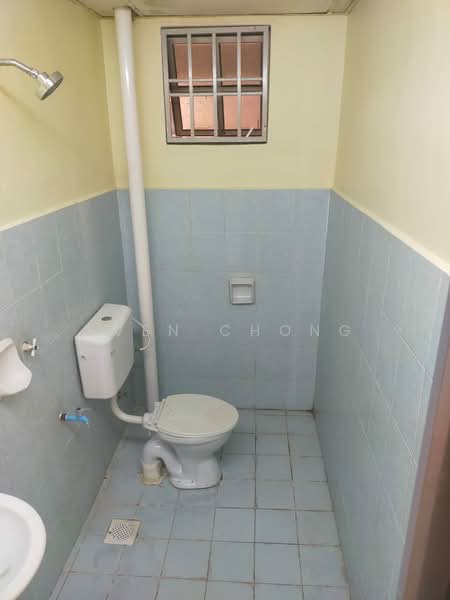 Service Residence for Sale at Serdang Skyvillas (Serdang Perdana) - Even Chong - Bathroom - PropertyGuru.com.my