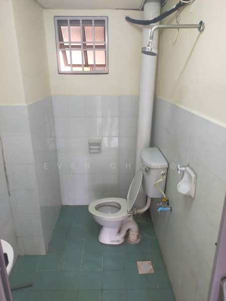 Service Residence for Sale at Serdang Skyvillas (Serdang Perdana) - Even Chong - Bathroom - PropertyGuru.com.my