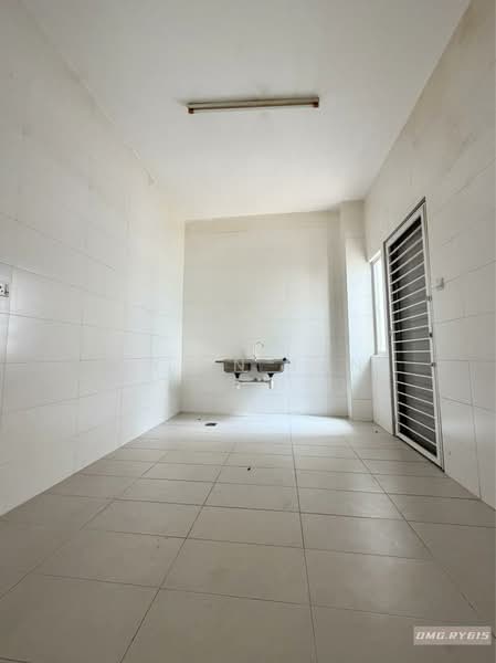 Semi-Detached House for Sale in Klang (Selangor) - Rylin Tan - Kitchen - PropertyGuru.com.my
