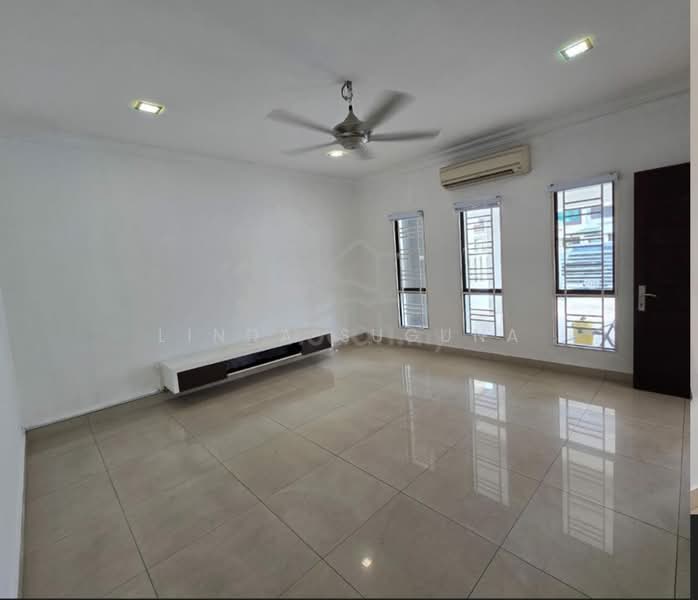 Rumah Teres 2 Tingkat untuk Dijual di Putra Heights (Subang Jaya) - Linda Suguna - Living Room - PropertyGuru.com.my