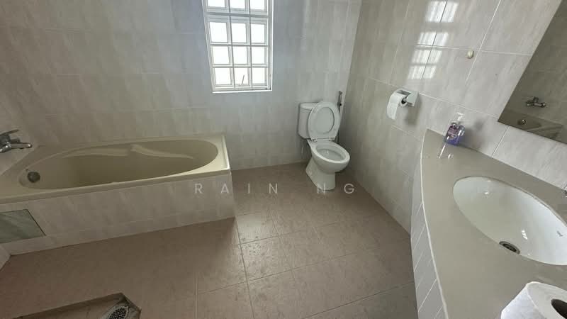 Rumah Berkembar untuk Disewa di Johor Bahru (Johor) - Rain Ng - Bathroom - PropertyGuru.com.my