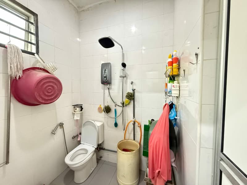 2-storey Terraced House for Sale in Taman Seri Orkid (Skudai) - Kelvin . - Bathroom - PropertyGuru.com.my