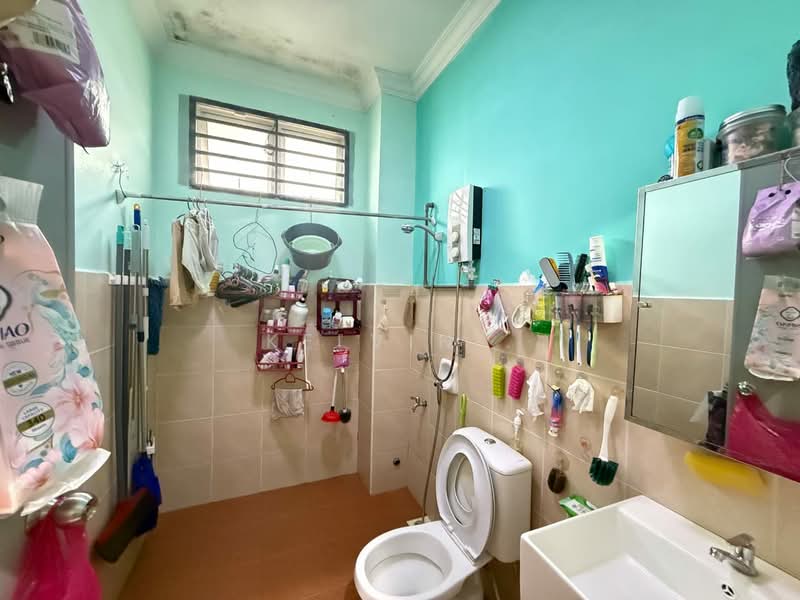 2-storey Terraced House for Sale in Taman Seri Orkid (Skudai) - Kelvin . - Bathroom - PropertyGuru.com.my