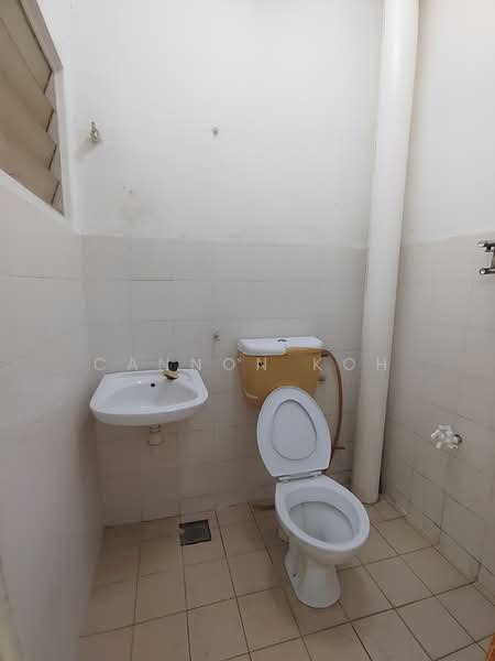 Apartment for Rent at Saujana Puchong SP 3 Shop Apartment - Cannon Koh - Bathroom - PropertyGuru.com.my