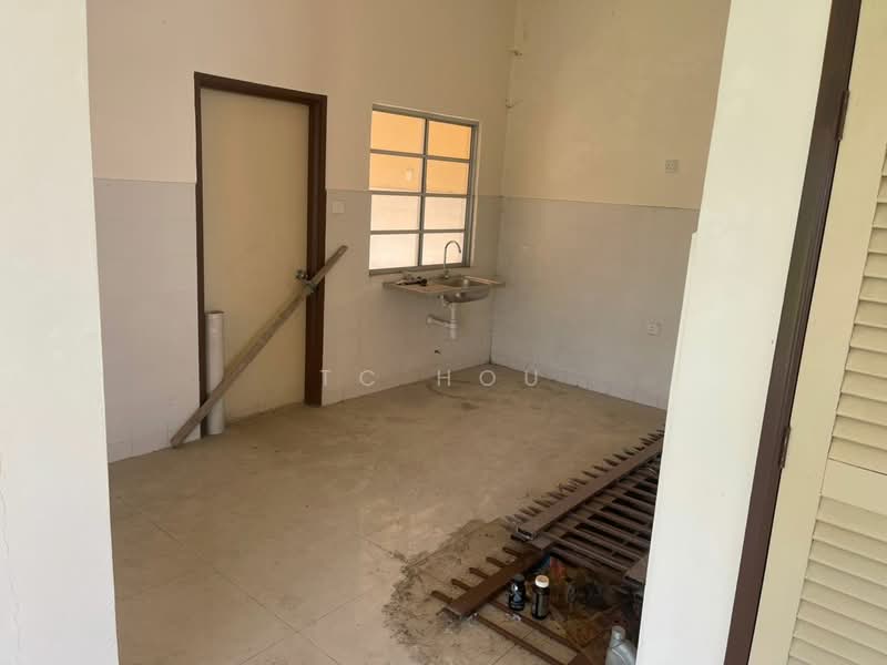 2-storey Terraced House for Sale in Prima Saujana (Kajang) - TC Hou - Kitchen - PropertyGuru.com.my