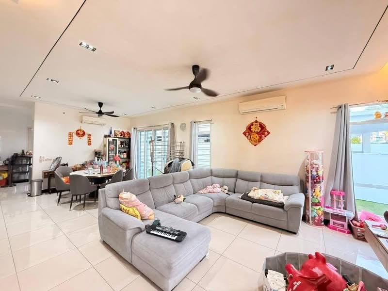 Cluster House for Sale in Setia Tropika (Johor Bahru) - Ginnie Lau - Living Room - PropertyGuru.com.my