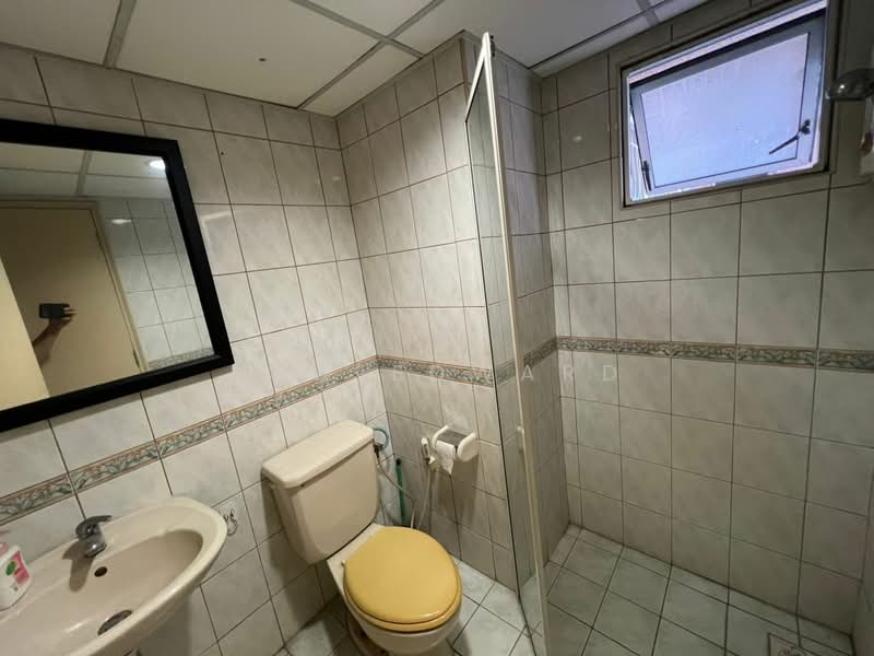 Kondominium untuk Dijual di Mont Kiara Bayu - Low Edward - Bathroom - PropertyGuru.com.my