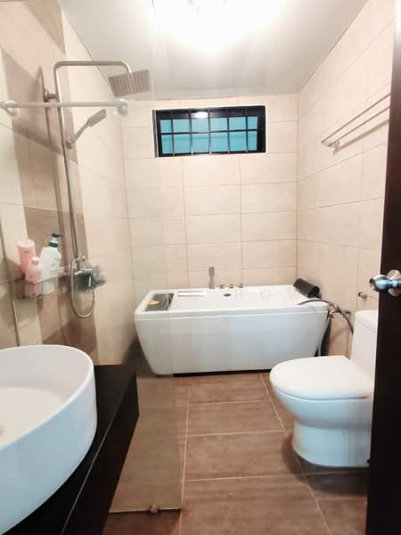 Servis Apartment untuk Disewa di Molek Regency - Ethan How - Bathroom - PropertyGuru.com.my