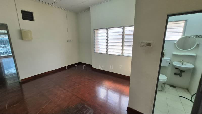 Rumah Berkembar untuk Dijual di Ipoh Garden (Ipoh) - Lee Muzi - Bathroom - PropertyGuru.com.my
