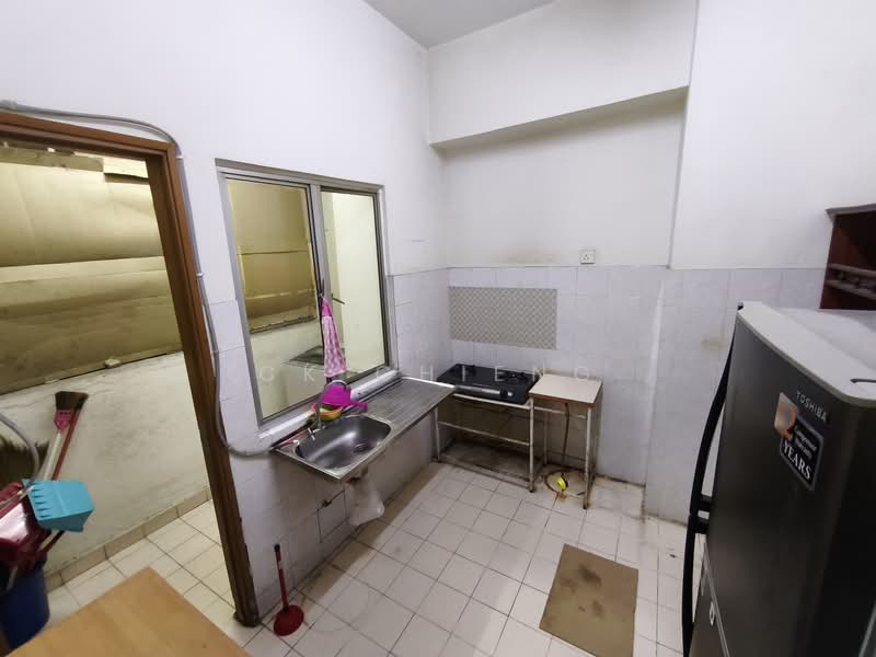 Condominium for Sale at Ridzuan Condominium - CK Chieng - Kitchen - PropertyGuru.com.my