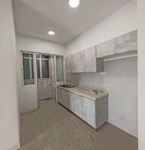 Kondominium untuk Dijual di Scenaria @ North Kiara Hills - Jessica Lim - Kitchen - PropertyGuru.com.my