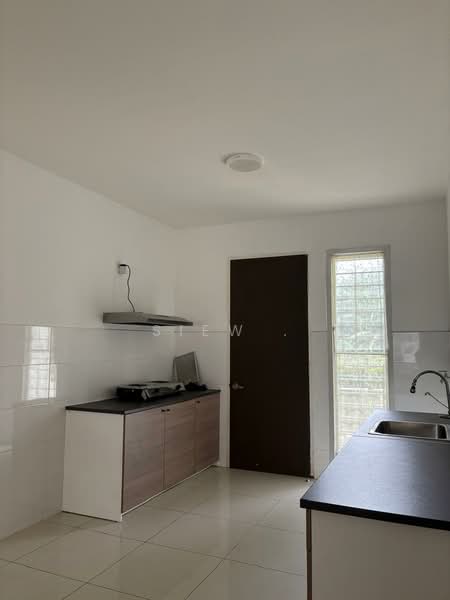 Terraced House for Rent in Bandar Saujana Putra (Tanjong Duabelas) - Siew . - Kitchen - PropertyGuru.com.my