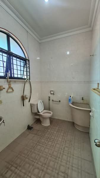 Rumah Teres 2 Tingkat untuk Dijual di Ipoh Garden (Ipoh) - Lee Muzi - Bathroom - PropertyGuru.com.my