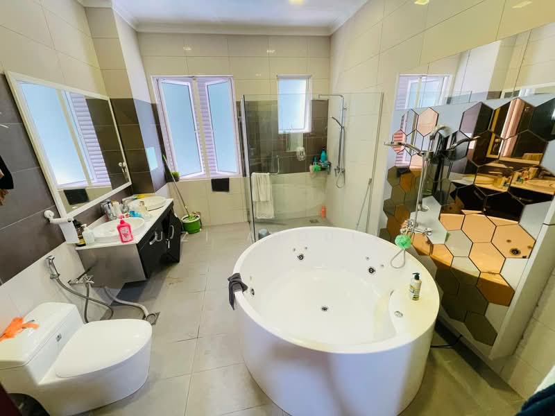 Semi-Detached House for Sale in Ampang (Selangor) - Fauzi Abdullah - Bathroom - PropertyGuru.com.my