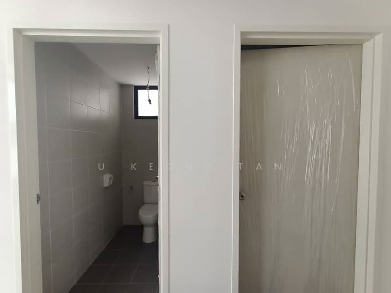 Shop for Sale in Eco Sanctuary (Telok Panglima Garang) - U Keong Tan - Bathroom - PropertyGuru.com.my