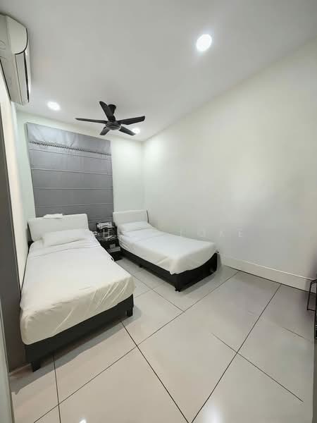 Kondominium untuk Dijual di Legend Heights - Ethan Loke - Bedroom - PropertyGuru.com.my