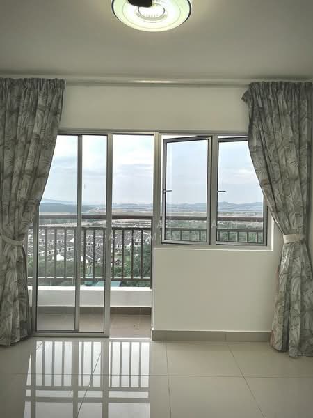 Servis Apartment untuk Dijual di Sentrovue - Jaleela Banu Ahmad - Balcony - PropertyGuru.com.my
