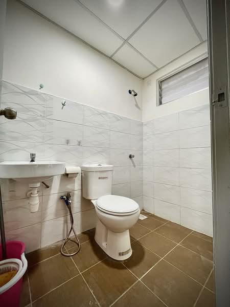 Servis Apartment untuk Dijual di Sentrovue - Jaleela Banu Ahmad - Bathroom - PropertyGuru.com.my