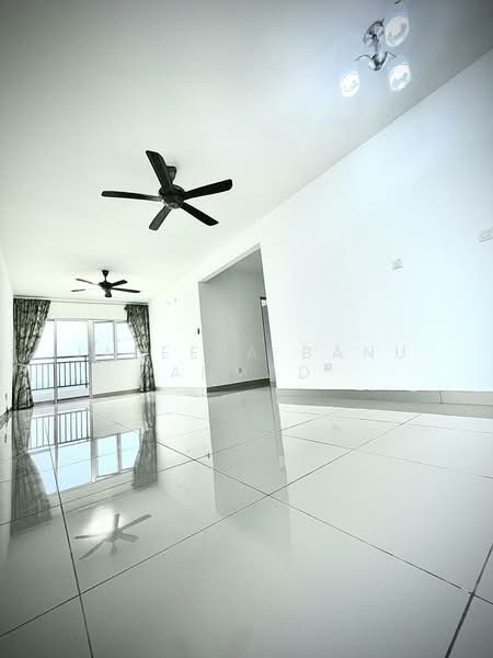 Servis Apartment untuk Dijual di Sentrovue - Jaleela Banu Ahmad - Living Room - PropertyGuru.com.my