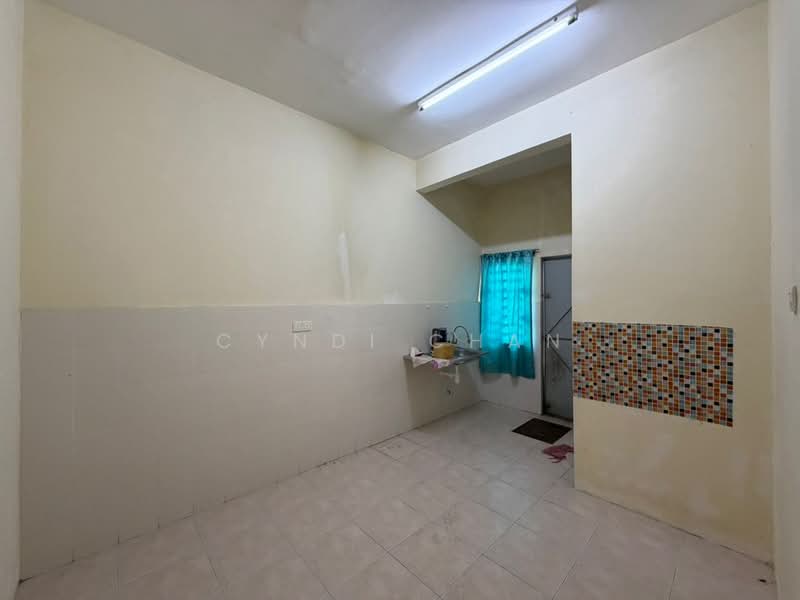 2-storey Terraced House for Sale in Taman Seri Bayan (Simpang Ampat) - Cyndi Chan - Kitchen - PropertyGuru.com.my