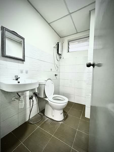 Service Residence for Rent at Sentrovue - Jaleela Banu Ahmad - Bathroom - PropertyGuru.com.my