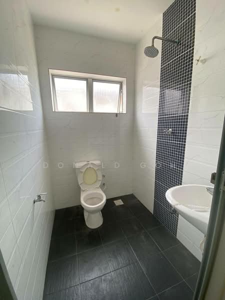 Rumah Teres 2 Tingkat untuk Dijual di Medan Klebang Sentosa (Chemor) - Donald Goh - Bathroom - PropertyGuru.com.my