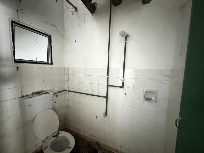 Factory for Sale in Bukit Beruntung (Selangor) - Sephine Kang - Bathroom - PropertyGuru.com.my