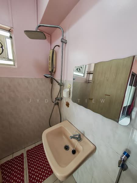 Apartment for Rent at Sri Ria Apartments - Jyden Tiew - Bathroom - PropertyGuru.com.my