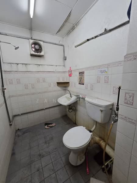 Factory for Rent in Batu Maung (Penang) - Zane Tam - Bathroom - PropertyGuru.com.my