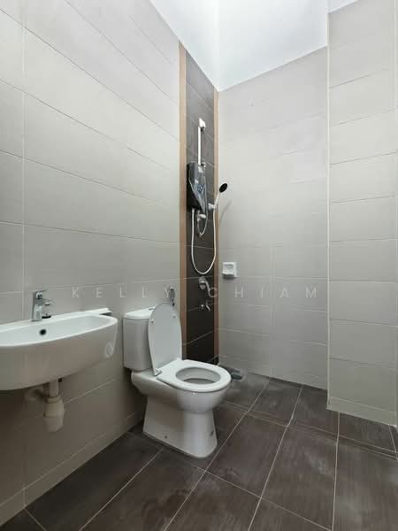 Semi-Detached House for Rent in Taman Austin Heights (Tebrau) - Kelly Chiam - Bathroom - PropertyGuru.com.my