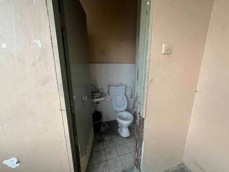 Kilang untuk Dijual di Taman Industri Jaya (Skudai) - Yucong . - Bathroom - PropertyGuru.com.my