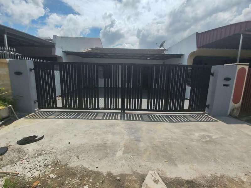 1-storey Terraced House for Sale in Taman Johor (Tampoi) - Sze Lee - Exterior - PropertyGuru.com.my