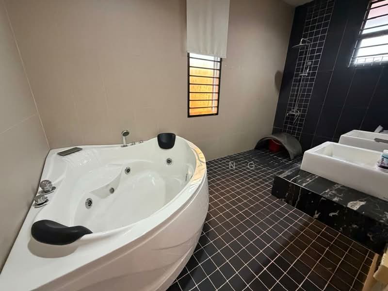 Semi-Detached House for Sale in Taman Perling (Perling) - Wayne Ng - Bathroom - PropertyGuru.com.my