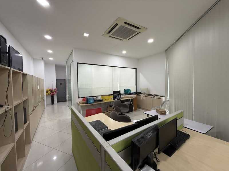 Shop / Office for Rent in Bandar Puteri Puchong (Puchong) - Chez Wong - Interior - PropertyGuru.com.my