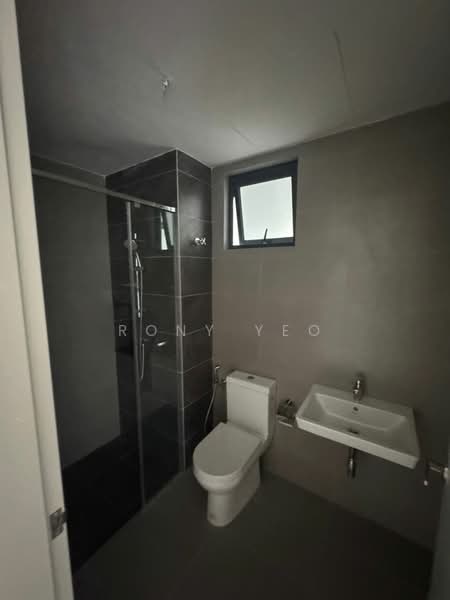 Servis Apartment untuk Dijual di Sunway Belfield - Rony Yeo - Bathroom - PropertyGuru.com.my