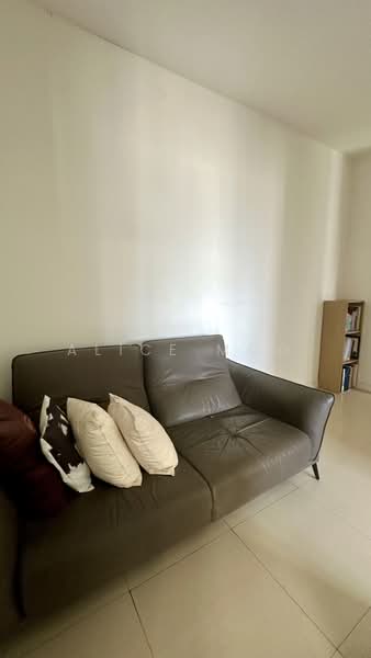 Kondominium untuk Dijual di Pavilion Hilltop - Alice Moo - Living Room - PropertyGuru.com.my