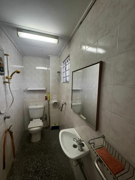 2-storey Terraced House for Sale in Bandar Utama 10 (Bandar Utama) - Soon Lee Wang - Bathroom - PropertyGuru.com.my