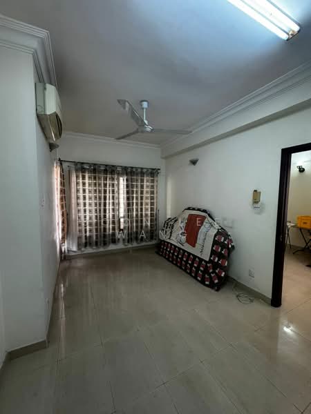 2-storey Terraced House for Sale in Bandar Utama 10 (Bandar Utama) - Soon Lee Wang - Living Room - PropertyGuru.com.my