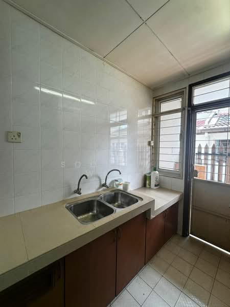 2-storey Terraced House for Sale in Bandar Utama 10 (Bandar Utama) - Soon Lee Wang - Kitchen - PropertyGuru.com.my