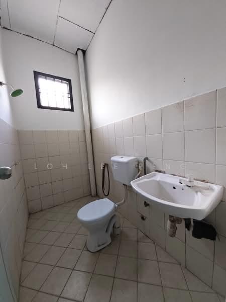 2-storey Terraced House for Sale in Taman Impian Jaya (Senai) - Loh Lee Peng - Bathroom - PropertyGuru.com.my