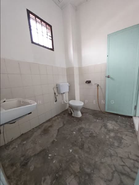 2-storey Terraced House for Sale in Taman Impian Jaya (Senai) - Loh Lee Peng - Bathroom - PropertyGuru.com.my
