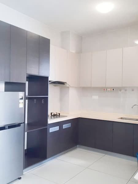 Condominium for Rent at Bay Laurel @ Country Garden Danga Bay - Stella Chia - Kitchen - PropertyGuru.com.my